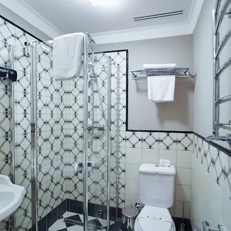 Sherlock Holmes Boutique Hotell Lviv