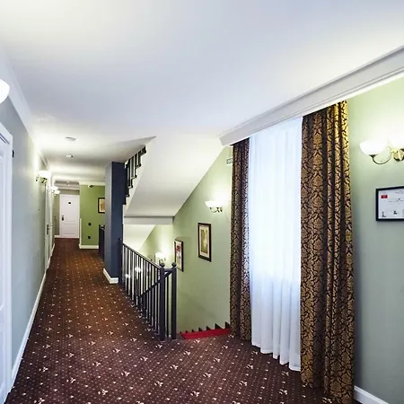 Sherlock Holmes Boutique 3*